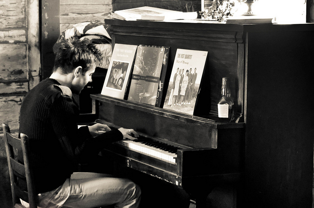 Piano in the Crossroad Shack - The Shack Up Inn - Clarksdale, MS | PopArtichoke