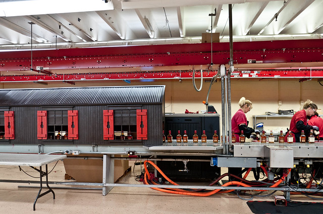 Assembly Line - Bottling - Tour of the Maker's Mark Distillery | PopArtichoke.com Assembly Line 2- Tour of the Maker's Mark Distillery | PopArtichoke.com